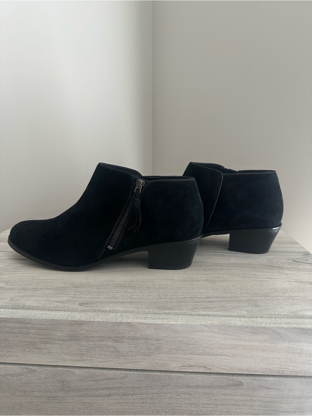 Vionic Serena Black suede ankle boots Size 12